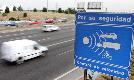 Un Juzgado de Pontevedra rebaja la multa a un conductor al valorar el margen de error de los radares