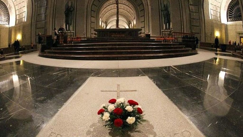 El Tribunal Supremo acuerda la suspensión cautelar de la exhumación del dictador Franco